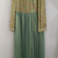 لباس مجلسی بلند و پوشیده به همراه هدشال