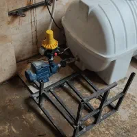 خانه امن با حفاظ های پمپ آب و درب کشویی آکاردیونی