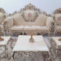پنجه شیری کلاسیک. مشابه مبل پشت ویترین