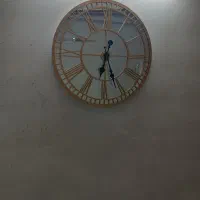 ساعت دیواری کاملا سالم