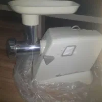 چرخ گوشت .سفید رنگ کاملا تمیز سالم