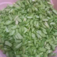 پاک کردن باقالی و نخود فرنگی