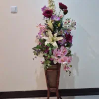 گل مصنوعی با گلدان چوبی