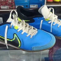 کفش فوتسال سالنی در حد نو