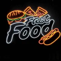 یک آشپز فرکار ساندویچ دهه شصتی و یک املت زن