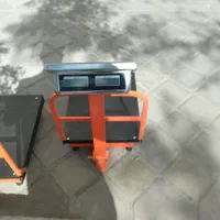 باسکول ۳۰۰کیلویی نمایشگر استیل و گاردار|فروشگاه و مغازه|پاکدشت, پاکدشت (مامازند)|دیوار