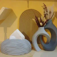 گلدان و دستمال کاغذی