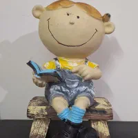 مجسمه کتابخوان