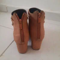 نیم بوت سایز ۳۹ ۴۰|کیف، کفش، کمربند|پرند, فاز ۴|دیوار