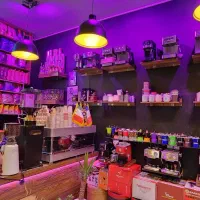 نیروی کار خانم جهت کار در قهوه شکلات فروشی