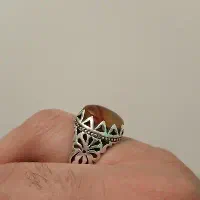 انگشتر عقیق رگه زعفران