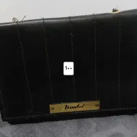 مقداری کیف و لباس