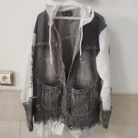 گلدان شیشه ای و هودی دخترانه|گل مصنوعی|قم, قلعه کامکار|دیوار