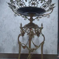 ظرف میوه کنار سالنی