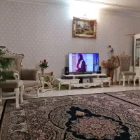 ست کامل مبلمان و میز تی وی و ویترین سفید و لوستر