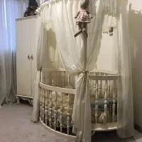 تخت بیضی کودک با محافظ