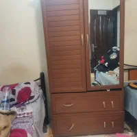 کمد لباس کار کرده تمیز
