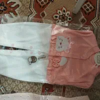 ۸ دست لباس بچه و یک جفت کفش