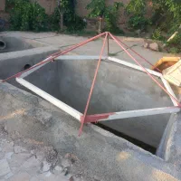 ۲تا سینگ تک قلو سالم با یه آبچکان و اسکلت آلاچیق|آب‌چکان و نظم‌دهنده ظروف|شاهرود, |دیوار