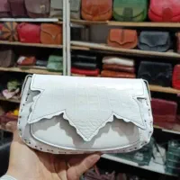 کیف در پروانه برگی چرم طبیعی