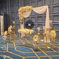 گل آرایی ماشین عروس ودسته گل عروس و تاج گل مراسم|خدمات پذیرایی، مراسم|اصفهان, وحید|دیوار