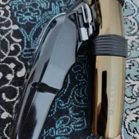 خط زن وریش تراش