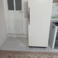 بخچال قدیمی متور سالم سالم هیچ مشکلی نداره