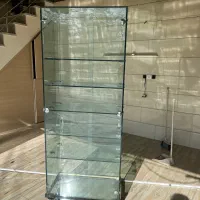 ویترین شیشه ای