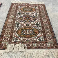 فرش دستبافت و میز غذاخوری ۴ نفره