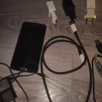 1گوشی« و  و کابل شارژ و 4کلگی شارژ