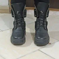 سه جفت کفش|کیف، کفش، کمربند|رشت, کوی فکوری|دیوار