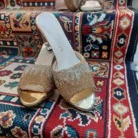 صندل مجلسی نگین دار رنگ طلایی