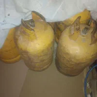 تعدادی کپسول گاز