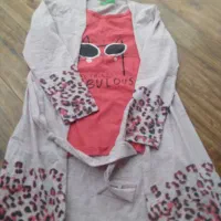 تعدادی لباس دخترونه|کفش و لباس بچه|رشت, معلولین|دیوار