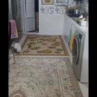 به یک خانم واسه نظافت