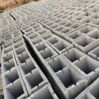 بلوک دیواری و دس چاه