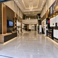 مغازه-لوکس-و-دلباز-پاخور-خوب-ارتفاع-تا-سقف-6-متر