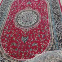 تعدادی ظروف.موکت اتاق کودک