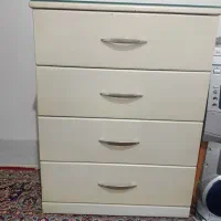 میز مرتب و تمیز