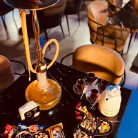 منقل دار ماهر و قلیان زن ماهر و پارکبان و کمکی