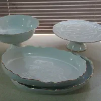 مرغ خوری و شیرینی خوری به همراه میوه خوری