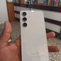 s24fe رنگ سفید یخی