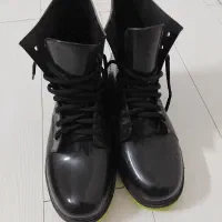 یک جفت بوت مردانه