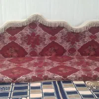 یک عدد مبل خلیجی مدل پشتی با دوشک زیرش سالم وتمیز