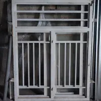 پنجره آهنی و در آلمینیومی