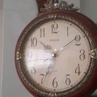 ساعت دیواری دو طرفه