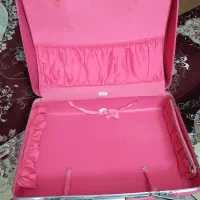 یک چمدان امریکای|کیف، کفش، کمربند|باغ بهادران, |دیوار