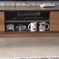 میز تلوزیون کاملا سالم بدون خط و خش