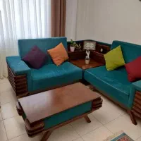 مبل راحتی سالم تمیز با چوب..