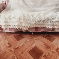 میز تلویزیون و پرده سالن